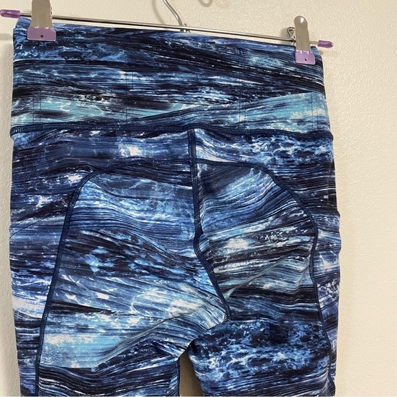 Lululemon Leggings Women’s Size 4 Multi Blue Fast Free Crop II Nulux Shorelines - Picture 4 of 16